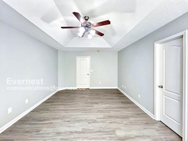 Building Photo - 8637 Thomas Ln