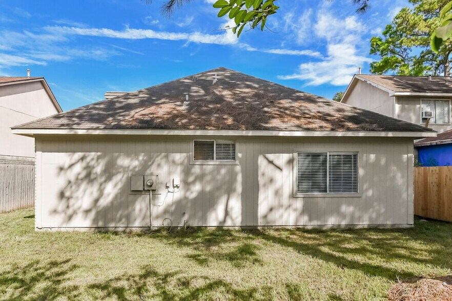 Building Photo - 8123 Summer Trail Dr
