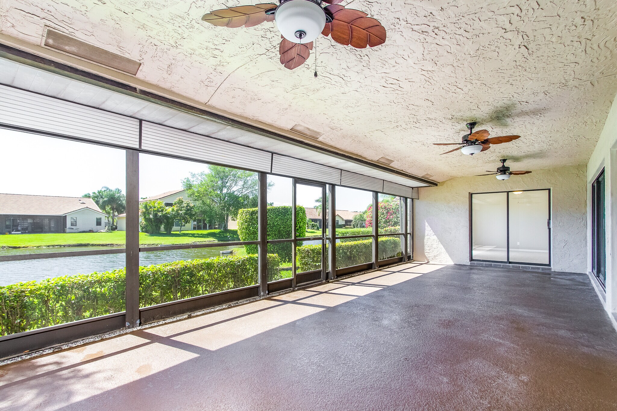Spacious screened in patio with view of lake - 8555 Eagle Run Dr