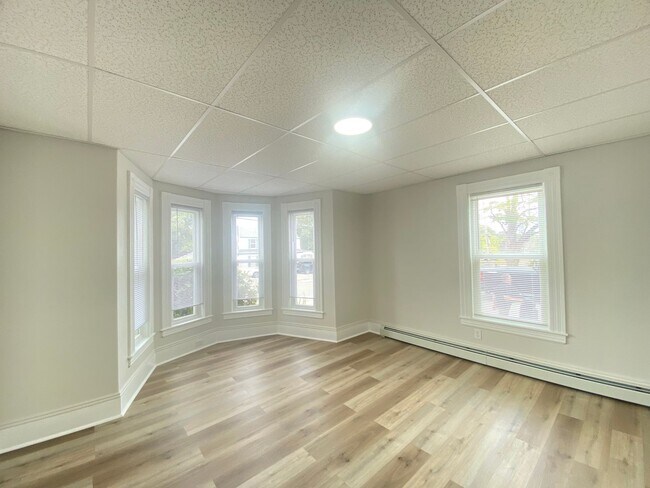 Building Photo - 359 Nashua St