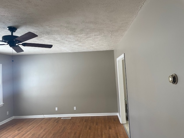 Building Photo - 5932 Park Lake Rd