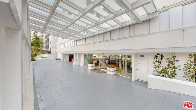 Building Photo - 10660 Wilshire Blvd