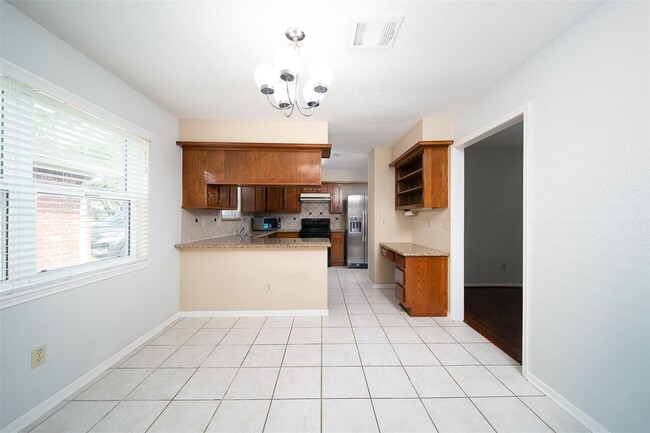 Building Photo - 2838 Colony Dr