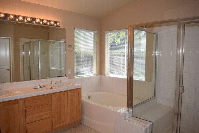 Building Photo - 4840 Knightswood Way