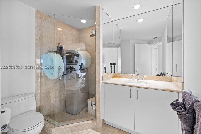 Building Photo - 1331 Brickell Bay Dr