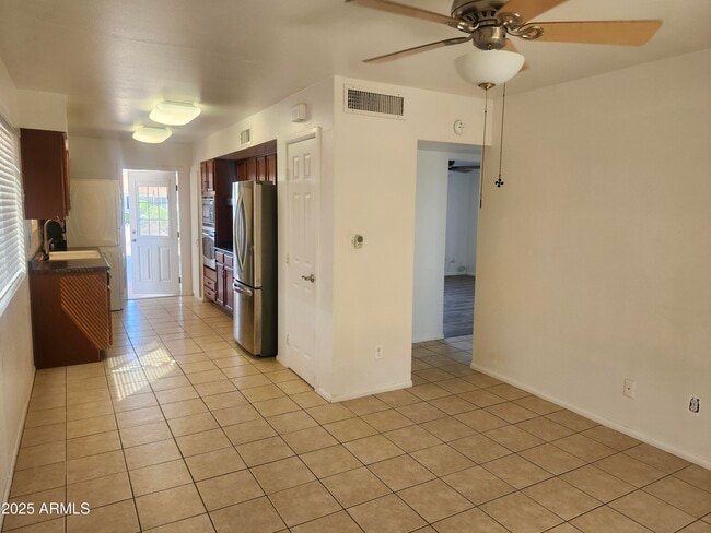 Building Photo - 6401 E Parkview Dr