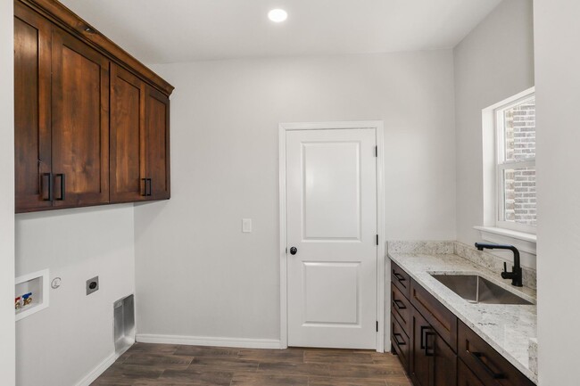 Building Photo - 17900 Lone Ranch Rd