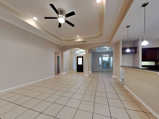 Building Photo - No Application Fees* $1000 Off 1st Month R...