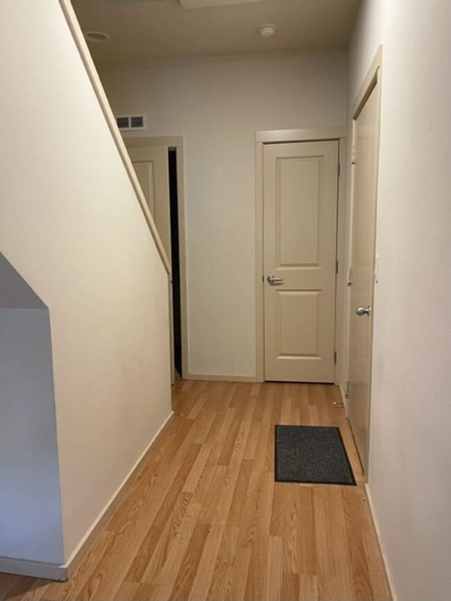 Building Photo - Beautiful 3 Bed 2.5 Bath Townhome in Talus...