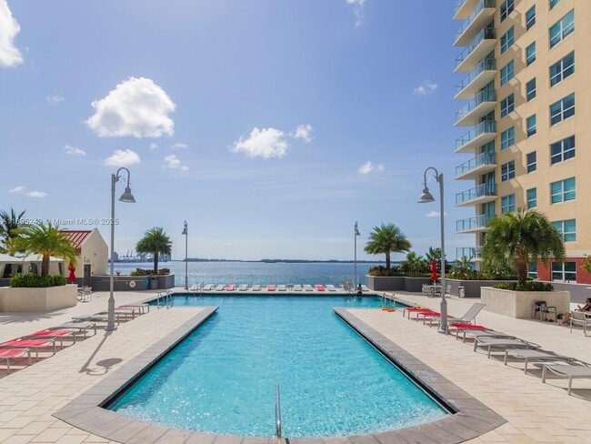 Building Photo - 1155 Brickell Bay Dr