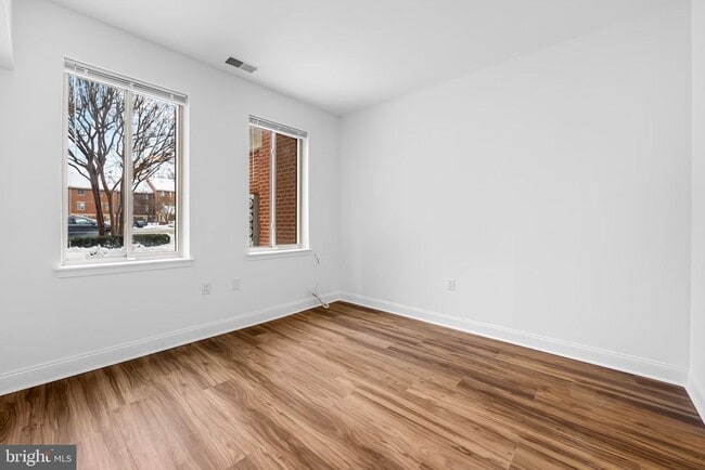 Building Photo - 13 Andrew Pl