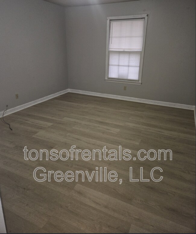 Building Photo - 182 Hidden Hill Rd