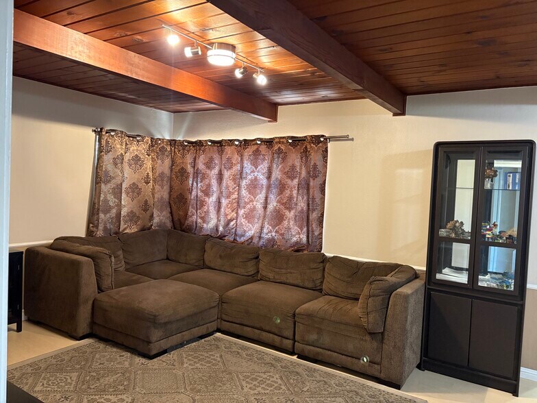 Building Photo - 14595 Jerilyn Dr