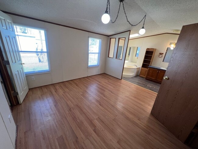 Building Photo - 3 Bed 2 Bath Updated Mobile Home w/ Fenced...
