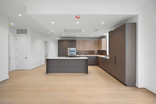Building Photo - 2323 San Felipe St