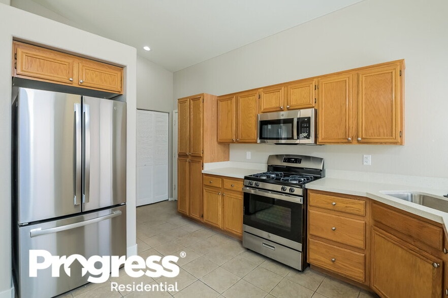 Building Photo - 827 Golden Plata Ct