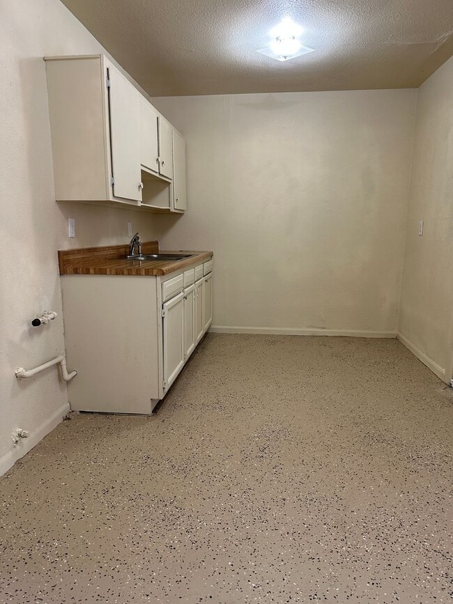 Building Photo - 3413 SW Brendan Ave