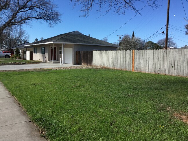 Building Photo - 824 Taft St