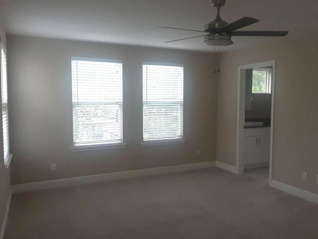 Building Photo - Modern Luxury Townhome in Prime Downtown Orlando Location