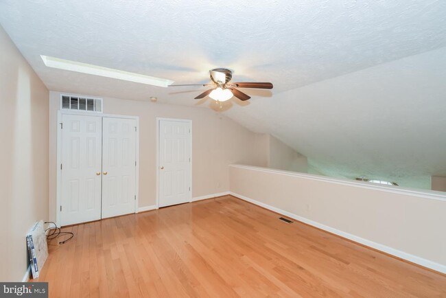 Building Photo - 12010 Ridge Knoll Dr