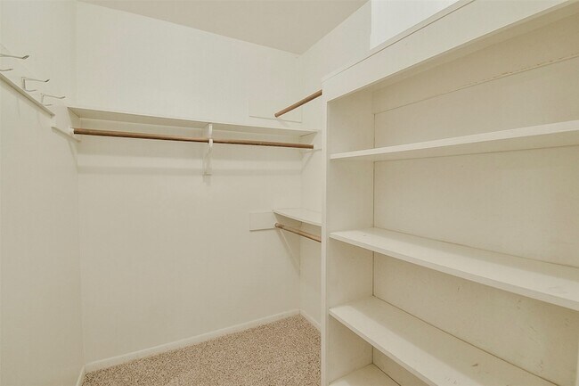 Building Photo - 13915 Roundstone Ln