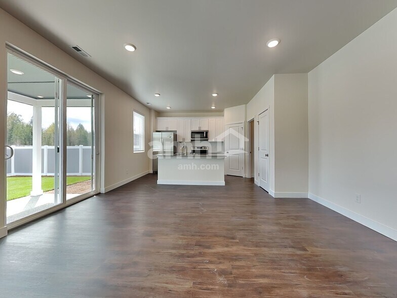 Building Photo - 7714 Verona Lp SW