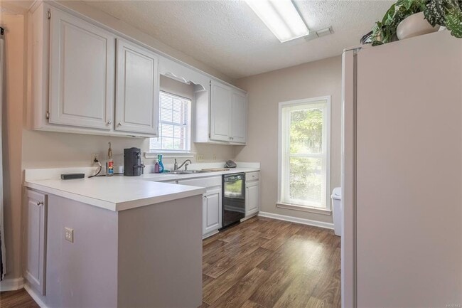 Building Photo - 1855 Brookstone Dr