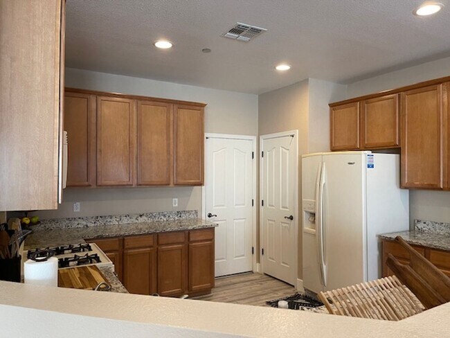 Building Photo - AVAILABLE NOW!  Beautiful 3BD/3BA North West HOME Resort-Style Living Across from Omni Tucson Nat...