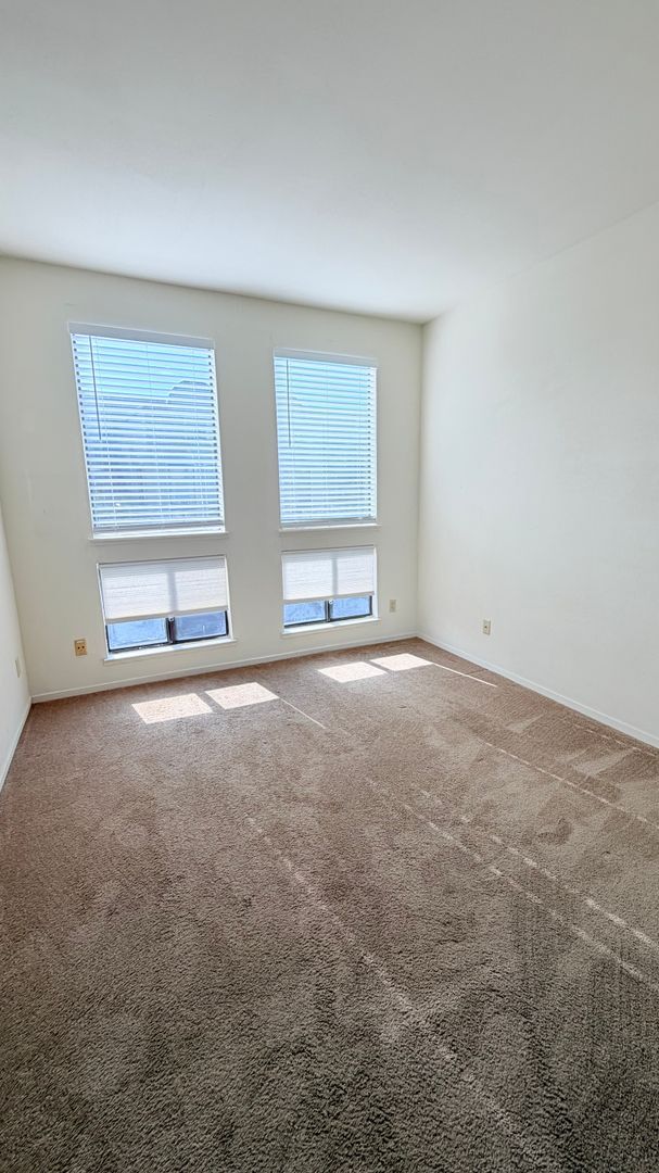 Building Photo - 15 Invincible Ct