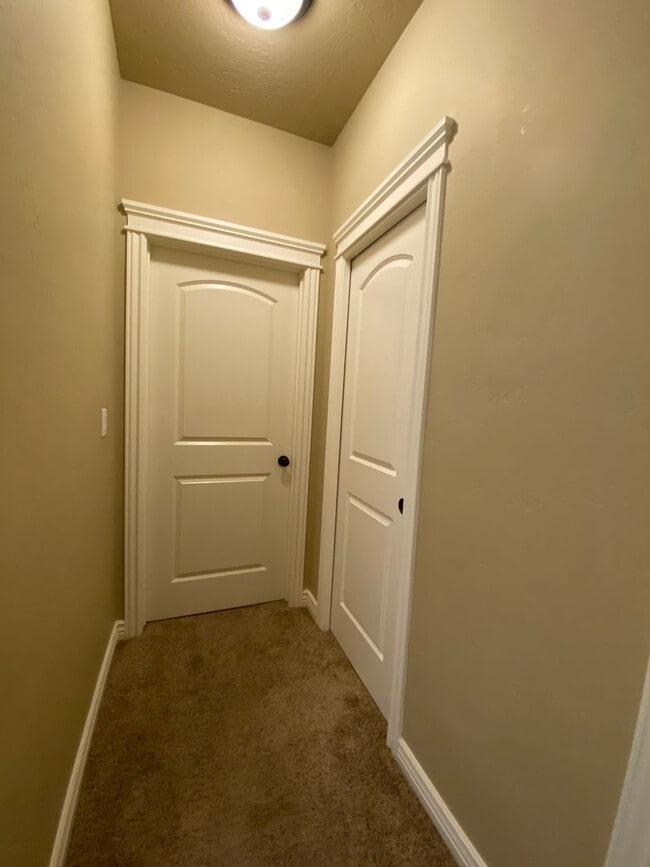 Building Photo - Lawn Care included!  4 bed 2.5 bath Neighb...