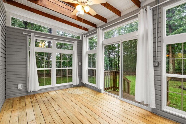 Building Photo - 4 Bedroom, 2.5 Bath Single Family Home in ...
