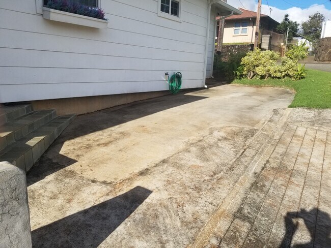 Parking area - 1047 Malua Dr