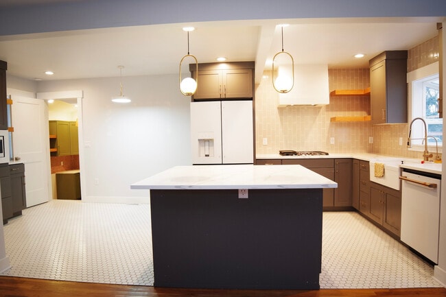 Building Photo - 4811 W Rose Hl St