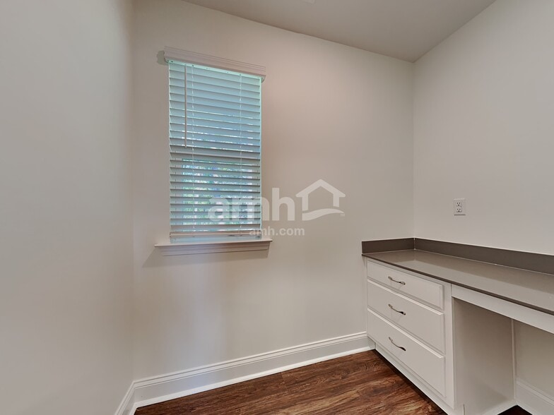 Building Photo - 302 West St