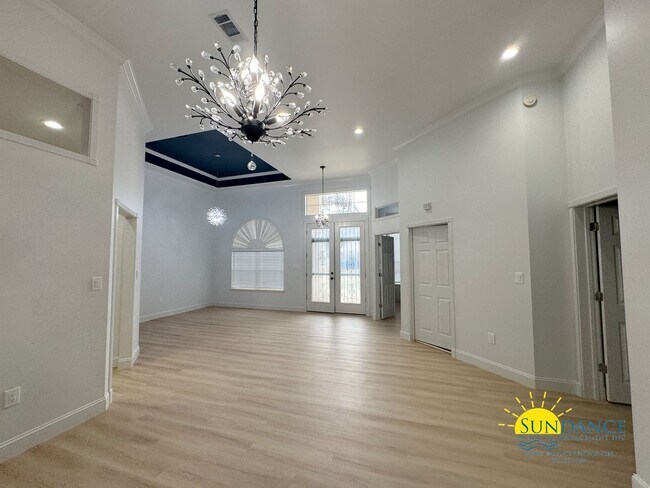 Building Photo - Spacious & Stylish 4-Bedroom Home Near Hurlburt AFB!