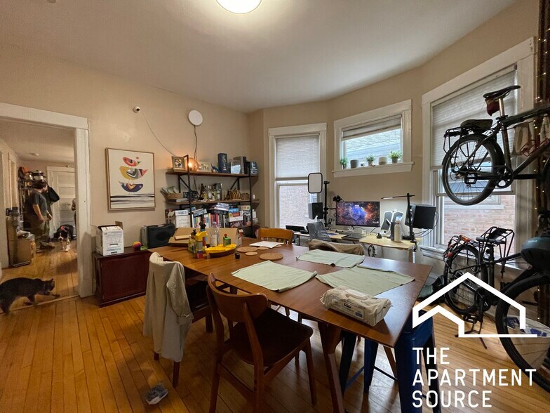 Building Photo - 3434 W Drummond Plz