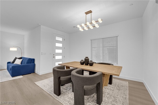 Building Photo - 600 N Carriage Hill Dr