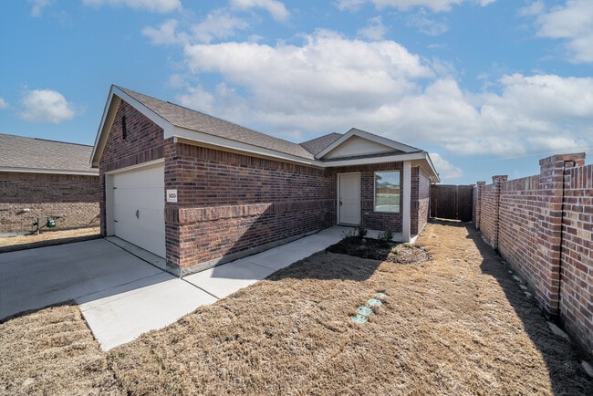 Building Photo - 14004 Birch Farm Dr