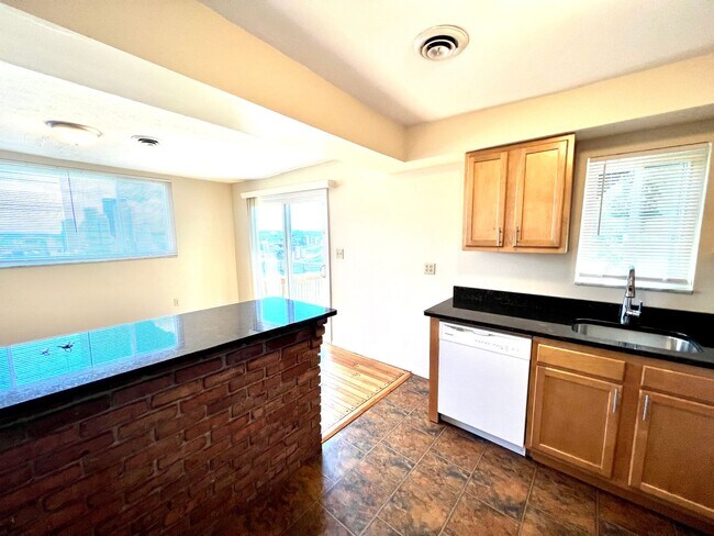 Building Photo - 41 Wyoming St