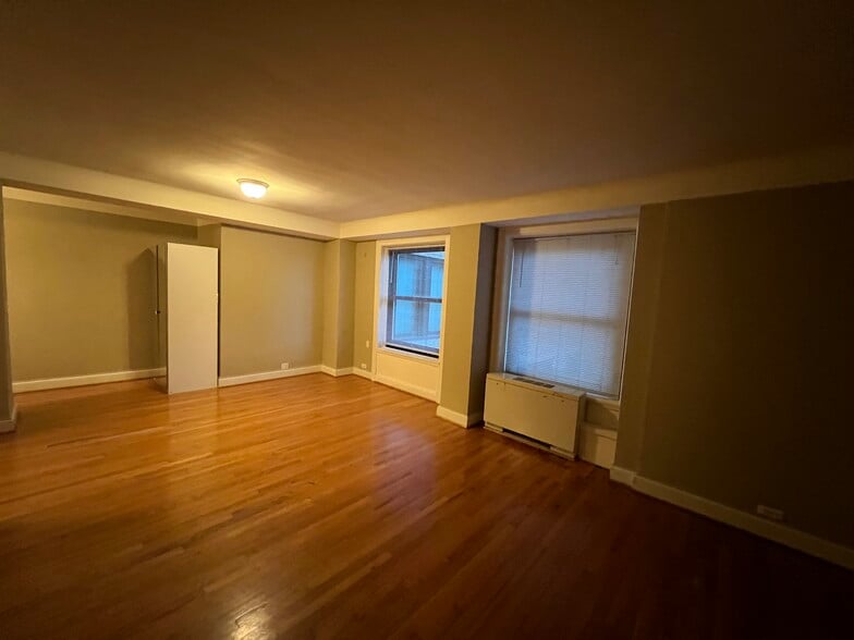 Building Photo - 15 E Kirby St