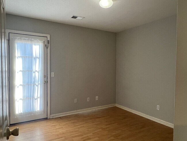 Building Photo - 281 Old Bridge Dr