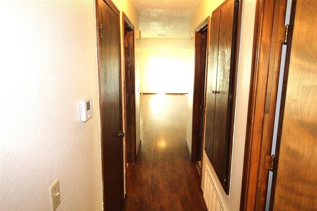 Building Photo - 316 Falcon Ct