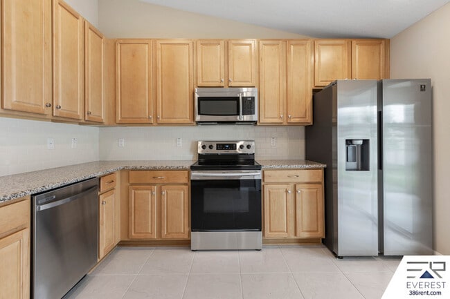 Building Photo - 16 Squanto Pl