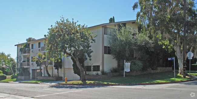 Building Photo - 10900 Rose Ave