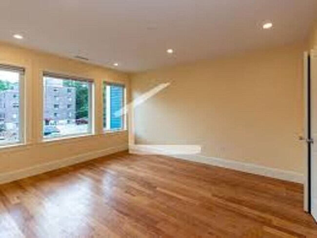 Building Photo - 118 Tremont St