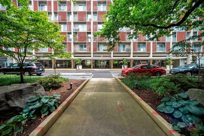 Building Photo - 800 4th St SW