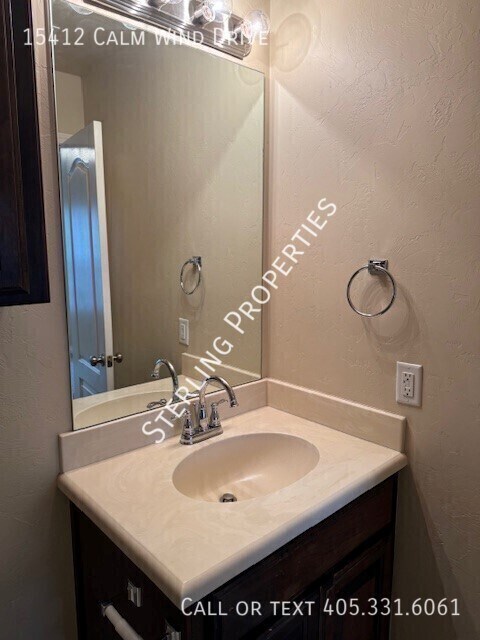 Building Photo - 15412 S Calm Wind Dr