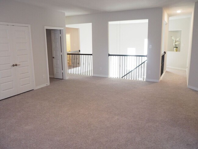 Building Photo - 321 Oak Hollow Way
