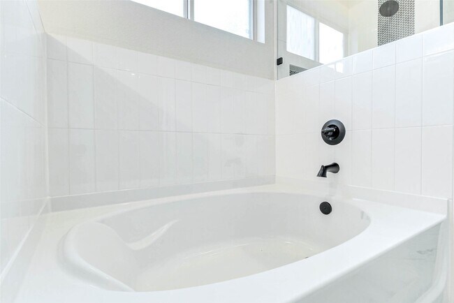 Building Photo - 6422 Pomona Ct