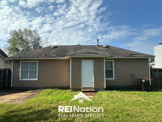 Building Photo - 3BR/2BA Cordova Rental with High Ceilings, Tile Kitchen Flooring & Fireplace